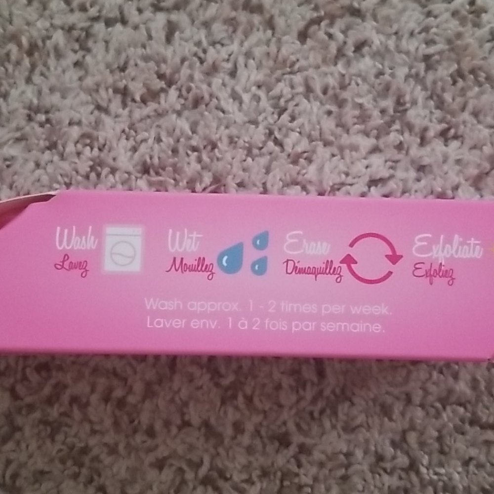 Makeup Eraser - Picture 2 of 3